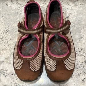 Skechers Brown and Pink Athletic Shoes